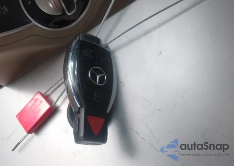 2017 Mercedes-Benz C 300 z USA, uszkodzony, nr VIN 55SWF4JB7HU186308